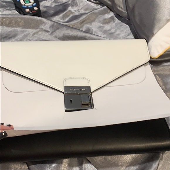 Authentic brand new with tags mk collection clutch - Picture 6 of 8